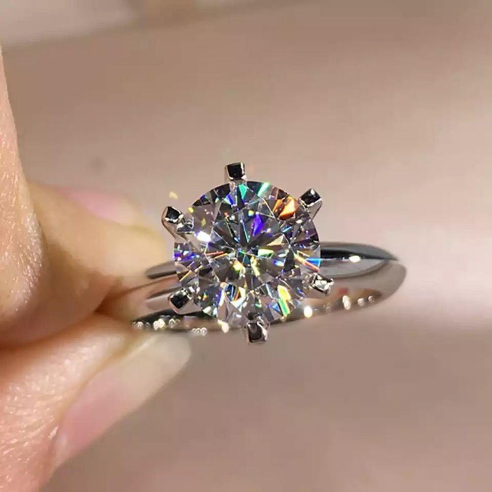 18k White Gold Ring w/ 2.0ct Natural Zircon